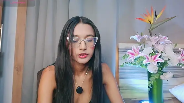 luna valen online show from May 2026 04:38:02 AM