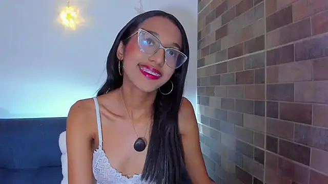 luna valen online show from December 2025 09:26:02 PM