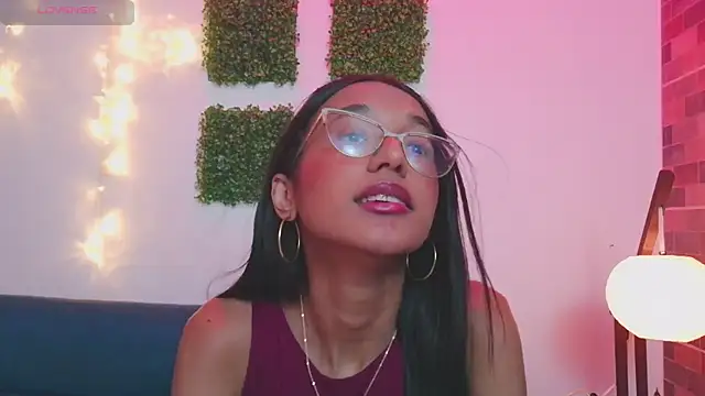 luna valen online show from February 2026 09:47:01 PM