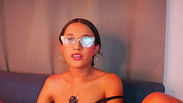 Snapshot of luna_valen chatting on July 2026 09:34:02 PM luna valen online show from July 2026 09:34:02 PM