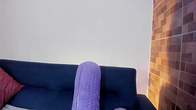 luna valen online show from November 2025 04:49:01 AM