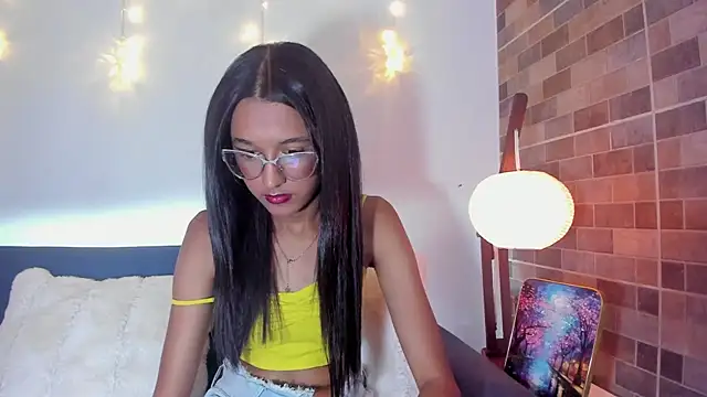 luna valen online show from February 2026 09:11:01 PM