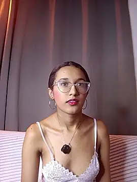 Snapshot of luna_valen chatting on July 2026 09:27:02 PM luna valen online show from July 2026 09:27:02 PM