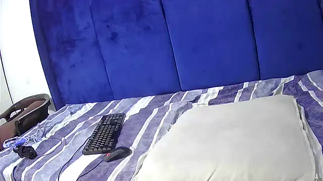 Pretty-C online show from October 2025 08:10:02 PM