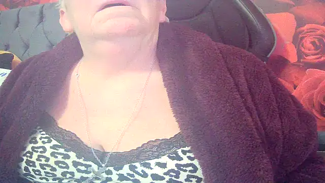 Playful MILF Demi online show from February 2026 11:48:01 PM