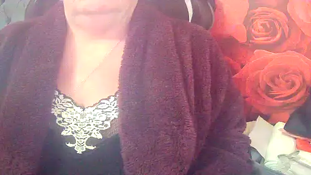 Playful MILF Demi online show from April 2026 08:21:01 PM