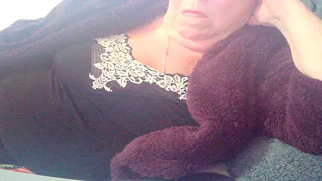 Playful MILF Demi online show from April 2026 10:10:01 AM