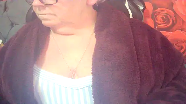 Playful MILF Demi online show from March 2026 06:37:02 PM