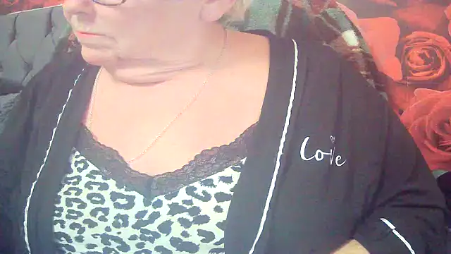 Playful MILF Demi online show from April 2026 06:38:01 PM