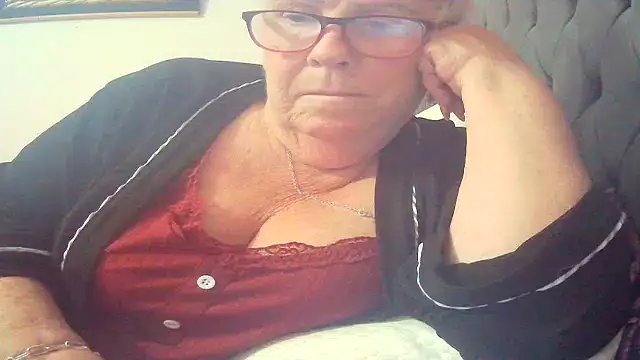 Playful MILF Demi online show from April 2026 09:59:02 AM