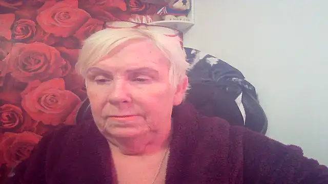 Playful MILF Demi online show from April 2026 07:58:02 PM