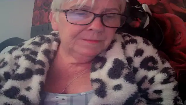 Playful MILF Demi online show from April 2026 09:30:02 PM