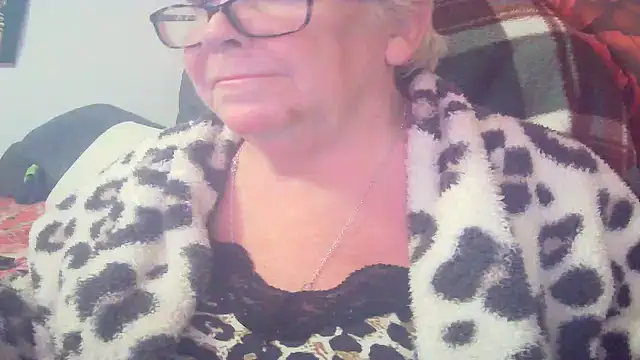 Playful MILF Demi online show from April 2026 07:29:01 PM