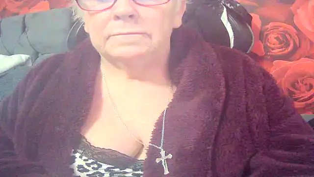 Playful MILF Demi online show from March 2026 12:01:02 PM