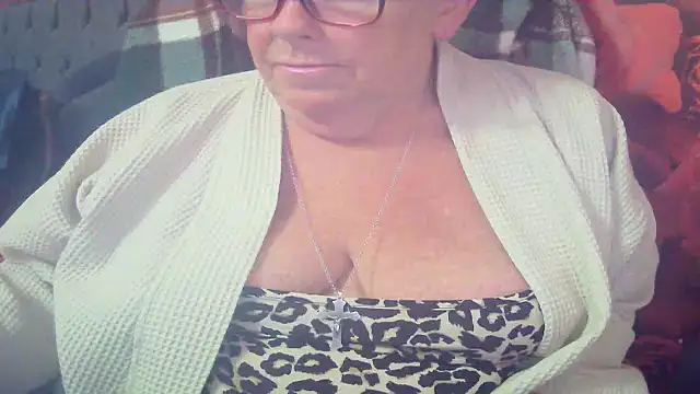 Snapshot of Playful_MILF_Demi chatting on June 2026 08:50:01 PM Playful MILF Demi online show from June 2026 08:50:01 PM