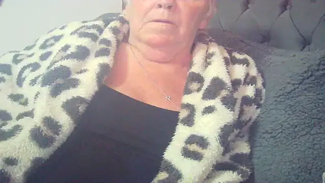 Playful MILF Demi online show from May 2026 09:40:02 PM