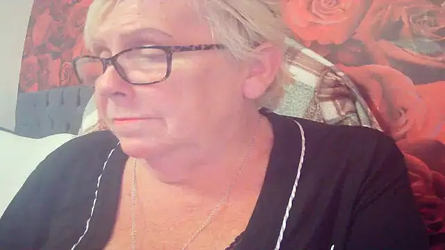 Playful MILF Demi online show from May 2026 12:08:02 PM
