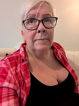 Playful MILF Demi online show from February 2026 09:31:02 AM