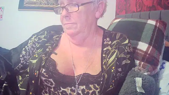 Playful MILF Demi online show from February 2026 12:33:02 AM