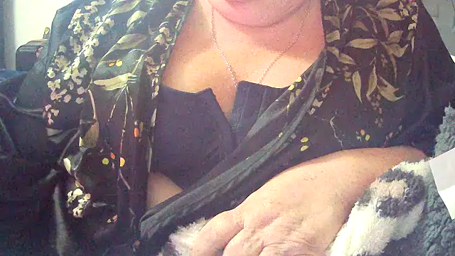 Playful MILF Demi online show from February 2026 11:57:01 PM