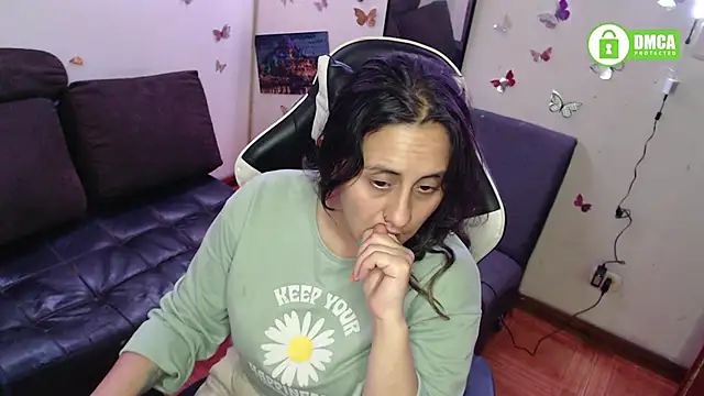 MelRaiise online show from October 2025 10:53:01 PM