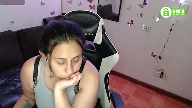 MelRaiise online show from November 2025 01:09:02 AM