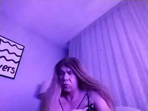 Snapshot of AdvisingRiffle chatting on November 2025 10:03:01 PM AdvisingRiffle online show from November 2025 10:03:01 PM