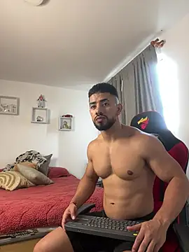 Ezzio Scolaro online show from February 2026 08:41:01 PM