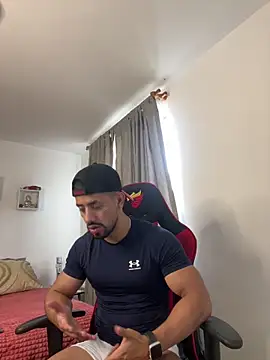 Ezzio Scolaro online show from November 2025 07:29:02 PM