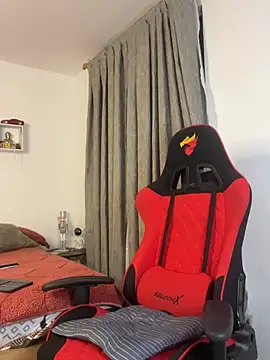 Ezzio Scolaro online show from February 2026 12:22:02 AM