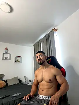 Ezzio Scolaro online show from October 2025 12:26:02 PM