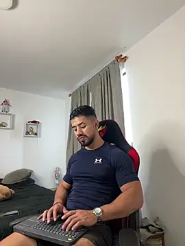 Ezzio Scolaro online show from March 2026 10:06:01 PM