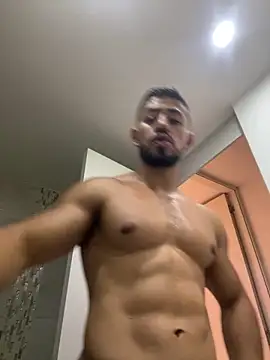 Ezzio Scolaro online show from April 2026 11:34:02 PM