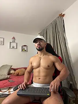 Ezzio Scolaro online show from February 2026 01:07:01 AM