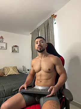 Ezzio Scolaro online show from October 2025 12:06:02 PM