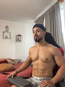 Ezzio Scolaro online show from February 2026 01:28:01 PM