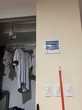 Ezzio Scolaro online show from November 2025 12:50:01 AM