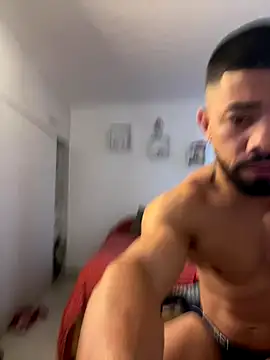 Ezzio Scolaro online show from November 2025 11:59:01 AM