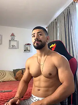 Ezzio Scolaro online show from November 2025 11:44:01 AM