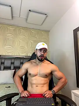 Ezzio Scolaro online show from December 2025 10:03:02 PM