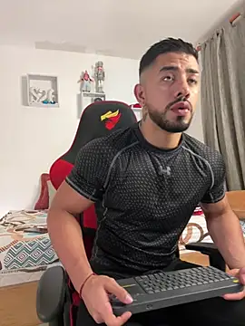 Ezzio Scolaro online show from April 2026 11:21:01 PM