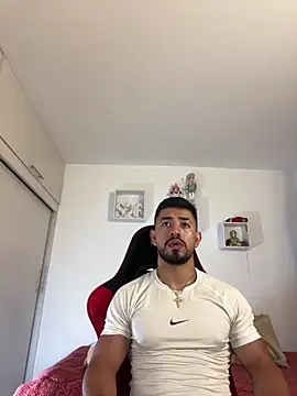 Ezzio Scolaro online show from April 2026 11:33:02 PM