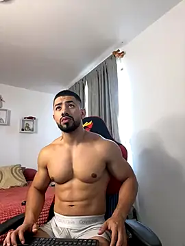 Ezzio Scolaro online show from November 2025 12:20:02 PM