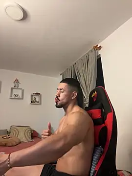 Ezzio Scolaro online show from December 2025 12:23:01 AM