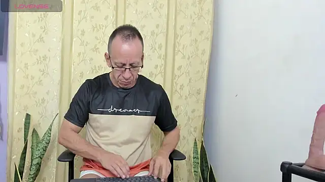  axelking  online show from June 2026 11:00:01 AM