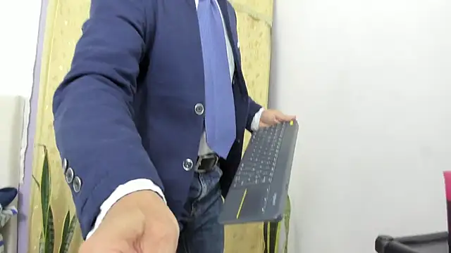  axelking  online show from April 2026 11:38:01 AM