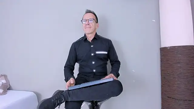  axelking  online show from November 2025 11:48:01 AM