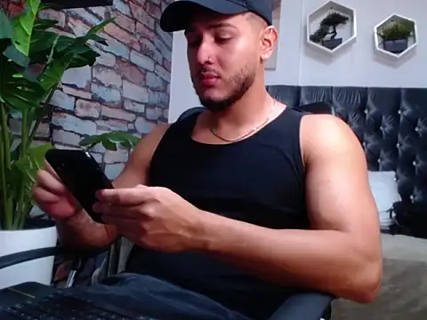 jasonshaw25 online show from December 2025 08:00:01 PM