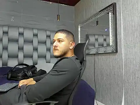 jasonshaw25 online show from October 2025 11:38:02 PM