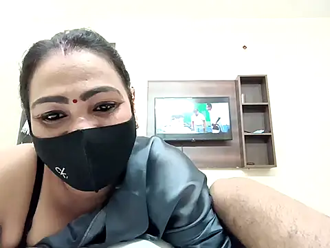 horny milf couple online show from October 2025 06:15:01 PM